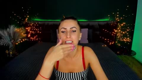 Snapshot of rebecca_diamonds chatting on September 13, 12:05 pm rebecca_diamonds online show from September 13, 12:05 pm