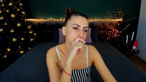 rebecca_diamonds online show from December 19, 7:37 am