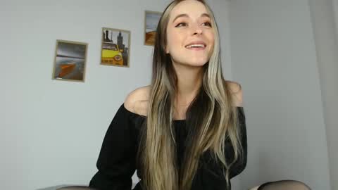 Snapshot of rebecca_johonsonn chatting on February 8, 7:49 pm Becca Johnsoon online show from February 8, 7:49 pm