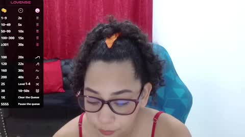 Snapshot of rebecca_mils chatting on February 23, 10:39 am R E B E C A online show from February 23, 10:39 am