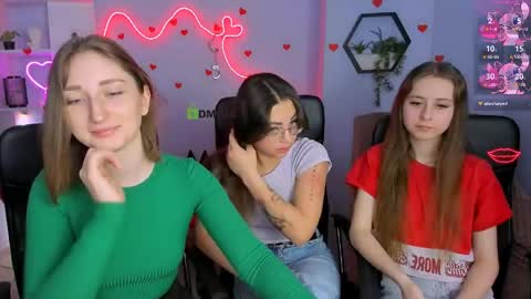 rebecca_smile_ online show from April 17, 5:54 am