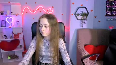 rebecca_smile_ online show from April 18, 7:58 pm