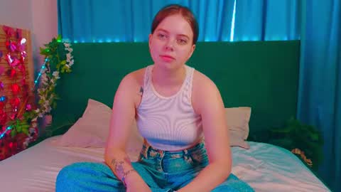 rebeccacruze online show from June 13, 8:56 am