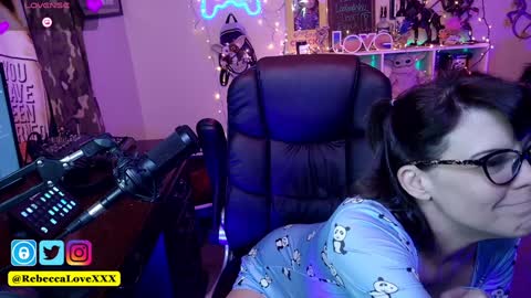Snapshot of rebeccalovexxx chatting on February 3, 9:07 pm Rebecca Love online show from February 3, 9:07 pm