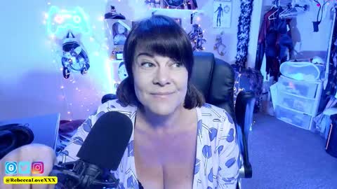Snapshot of rebeccalovexxx chatting on November 12, 10:09 pm Rebecca Love online show from November 12, 10:09 pm