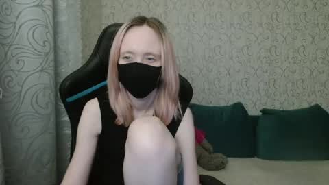 Snapshot of rebesaolset chatting on December 17, 2:00 pm RebesaOlset online show from December 17, 2:00 pm