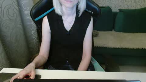 Snapshot of rebesaolset chatting on February 12, 5:05 pm RebesaOlset online show from February 12, 5:05 pm