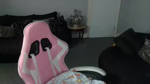 Red -  online show from March 26, 5:29 pm