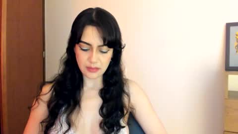 red_flower203 online show from April 17, 8:01 pm