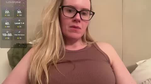 Snapshot of red_head_rosie_69 chatting on February 22, 9:04 pm Rosie online show from February 22, 9:04 pm