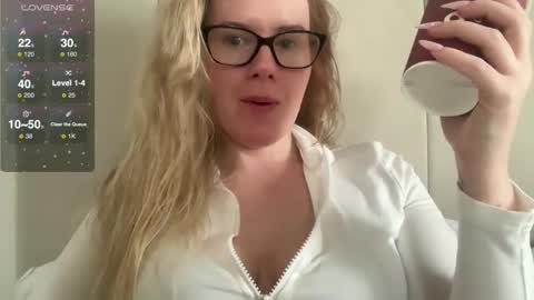 Snapshot of red_head_rosie_69 chatting on February 23, 2:25 pm Rosie online show from February 23, 2:25 pm