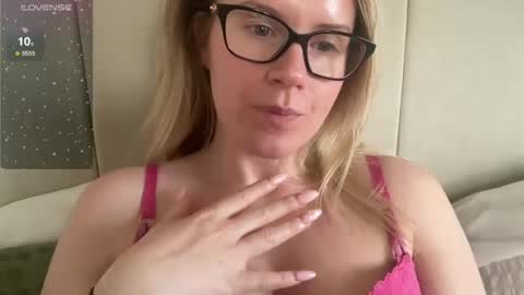 Snapshot of red_head_rosie_69 chatting on February 24, 12:48 pm Rosie online show from February 24, 12:48 pm