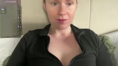 Snapshot of red_head_rosie_69 chatting on March 12, 9:34 am Rosie online show from March 12, 9:34 am