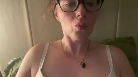 Snapshot of red_head_rosie_69 chatting on September 19, 4:25 am Rosie online show from September 19, 4:25 am