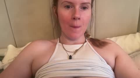 Snapshot of red_head_rosie_69 chatting on October 10, 7:29 am Rosie online show from October 10, 7:29 am