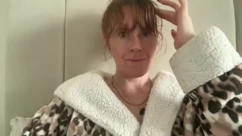 Snapshot of red_head_rosie_69 chatting on October 29, 9:33 am Rosie online show from October 29, 9:33 am