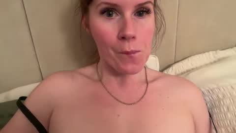 Snapshot of red_head_rosie_69 chatting on November 13, 7:46 pm Rosie online show from November 13, 7:46 pm