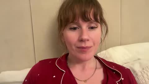 Snapshot of red_head_rosie_69 chatting on November 24, 8:08 pm Rosie online show from November 24, 8:08 pm