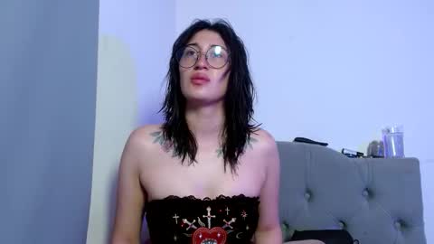 IG   OF red moonn online show from September 16, 4:35 am