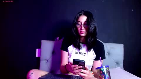 IG   OF red moonn online show from December 18, 4:51 am