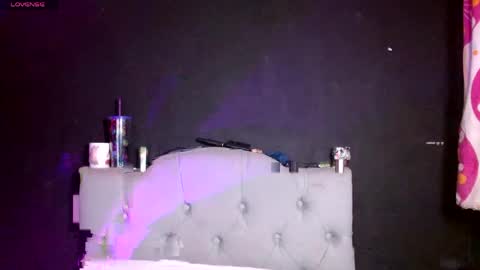 IG   OF red moonn online show from April 8, 5:18 am