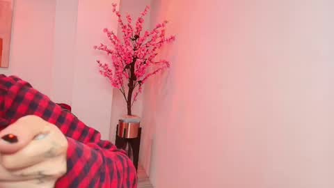 Snapshot of red_moonx chatting on January 29, 1:16 am Res Moon online show from January 29, 1:16 am