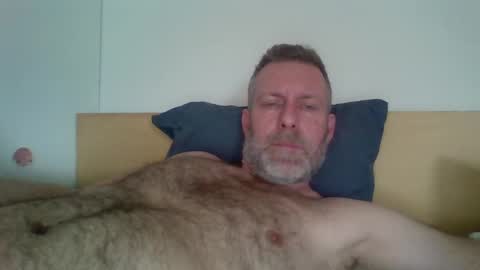 Snapshot of redandbluecloud chatting on February 18, 1:00 pm Red online show from February 18, 1:00 pm