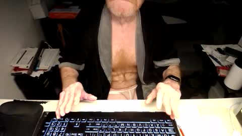 Red online show from April 30, 6:03 pm