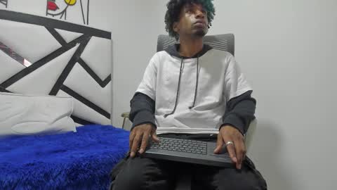 redbryan_ebano online show from October 20, 7:25 pm
