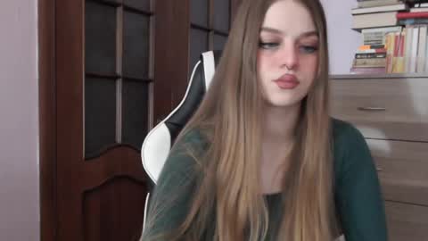 Lily online show from November 29, 2:47 am