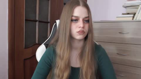 Lily online show from February 13, 3:02 am