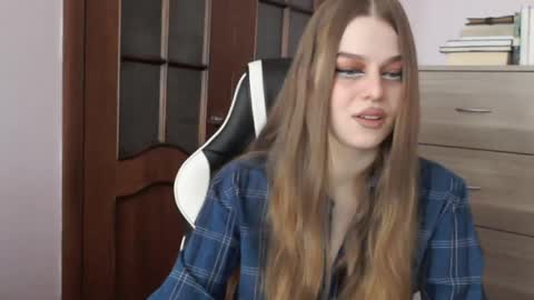 Lily online show from April 3, 2:31 am