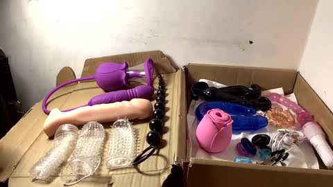 Snapshot of redhot2watch chatting on January 11, 8:11 am Redhot2watch online show from January 11, 8:11 am