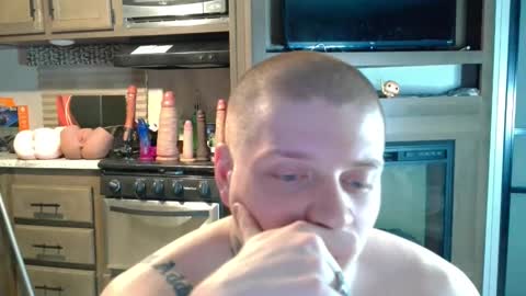 Snapshot of redinthebed chatting on December 18, 10:46 pm InkedGinger online show from December 18, 10:46 pm