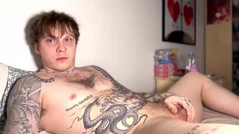 Snapshot of redrumbackwards chatting on February 21, 6:40 am redrum online show from February 21, 6:40 am