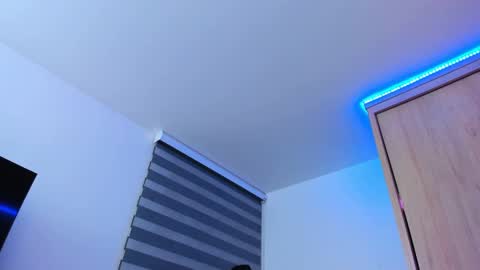 redski77 online show from December 29, 9:17 am