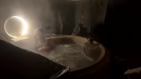 Lee online show from March 17, 1:32 am