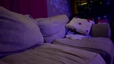 Lee online show from April 9, 6:57 pm