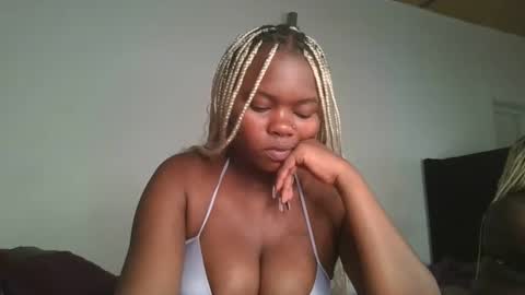 Snapshot of reenie_barbie chatting on February 14, 8:42 am barbie online show from February 14, 8:42 am