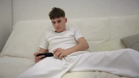 Snapshot of reeves_bae chatting on November 27, 7:16 pm Alex online show from November 27, 7:16 pm