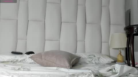 Snapshot of regiina_doll chatting on February 11, 7:02 am regiina_doll online show from February 11, 7:02 am