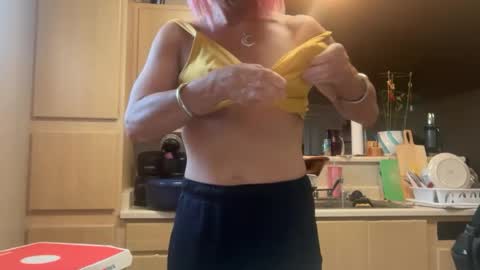 Snapshot of regina_george310 chatting on July 29, 1:37 am regina_george310 online show from July 29, 1:37 am
