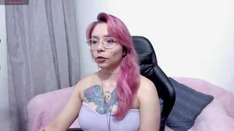 Snapshot of rei_jey chatting on February 3, 4:43 am Reid Green online show from February 3, 4:43 am