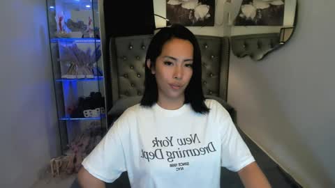 reighnempress online show from April 11, 7:45 am