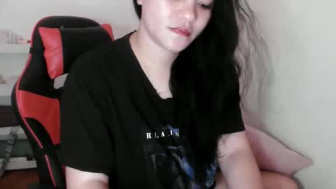 reign2525 online show from November 15, 8:55 am