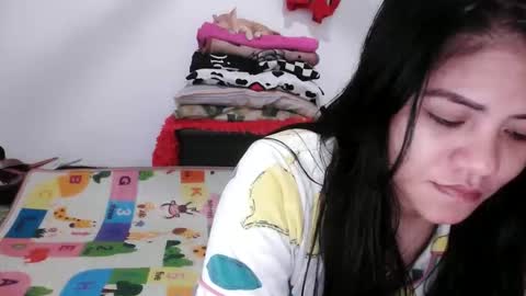 Snapshot of reign2525 chatting on January 18, 1:26 pm reign2525 online show from January 18, 1:26 pm