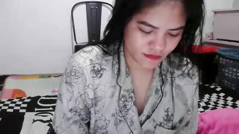 Snapshot of reign2525 chatting on March 2, 5:09 pm reign2525 online show from March 2, 5:09 pm