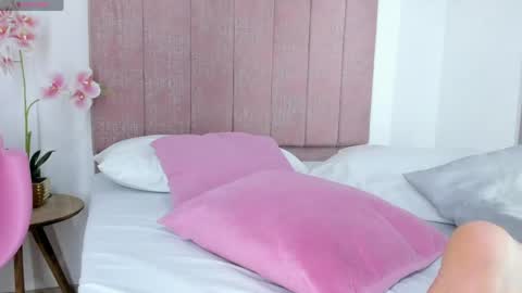 Reika  online show from April 15, 3:57 am