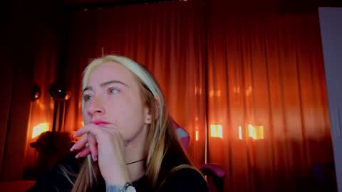 reina cummings online show from November 1, 6:59 am