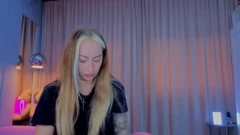 reina cummings online show from November 12, 7:09 am